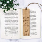 Παιδικός ξύλινος σελιδοδείκτης "Every picture tells a story"