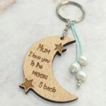 Ξύλινο Μπρελόκ - Mum i love you to the moon and back!