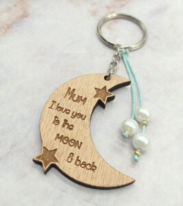 Ξύλινο Μπρελόκ - Mum i love you to the moon and back!