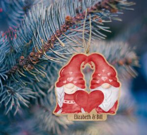 Ξύλινo στολίδι – Νάνοι ζευγάρι (ch220)