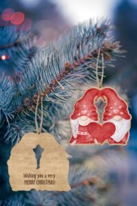 Ξύλινo στολίδι – Νάνοι ζευγάρι (ch220) - Image 2